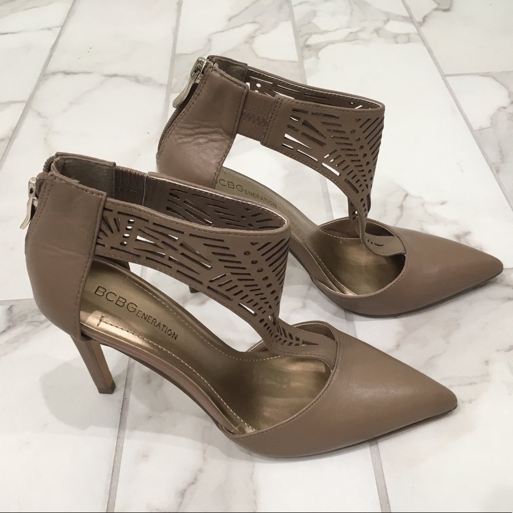 BCBG taupe neutral cage pumps. Size 6.5.